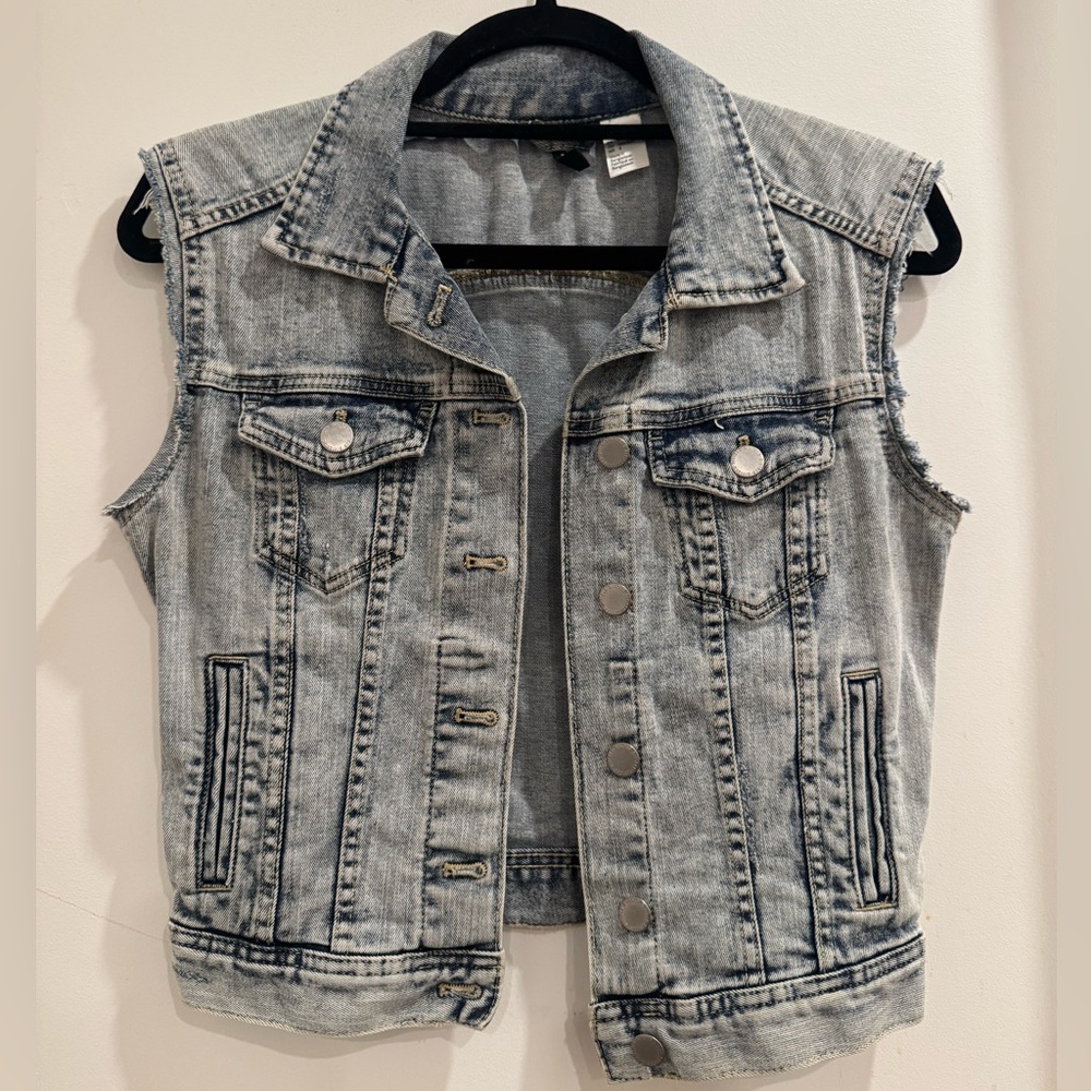 H&M Women’s Light Gray Cutoff Sleeve Denim Vest Size 4